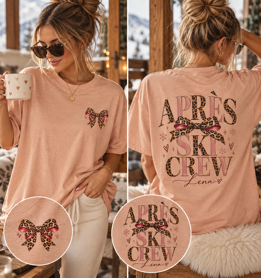 Personalisierbares Après Ski Crew Shirt Damen | Skiurlaub T-Shirt mit Name | Leo Print Schleife | Après Ski Outfit | Ski Crew Shirt